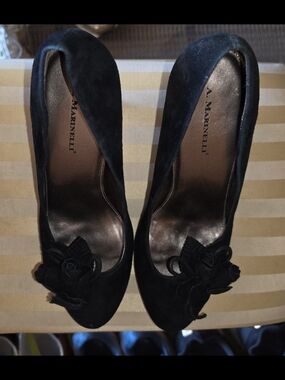 A. Marinelli Black  🌸Floral Accent Pumps 'Like New' 4"Heal/1"Platform